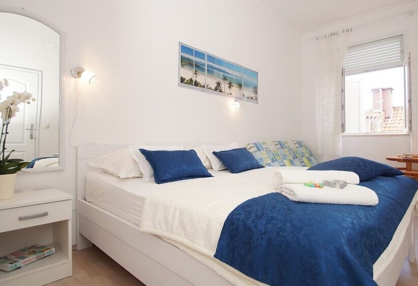 펜션 Guesthouse Old Town