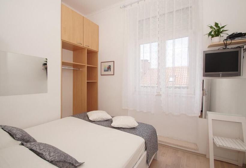 펜션 Guesthouse Old Town