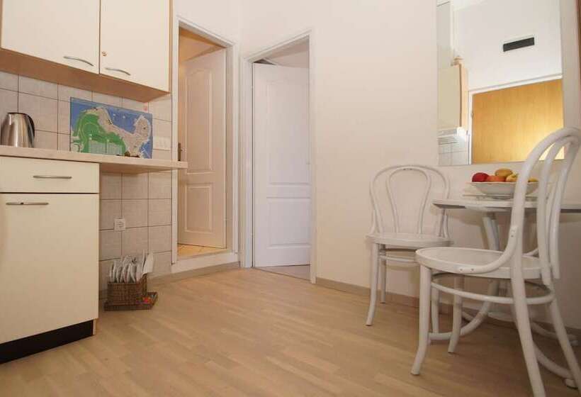 펜션 Guesthouse Old Town