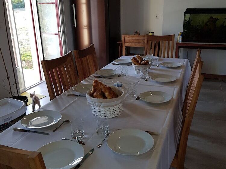 פנסיון Les 2 Rivières Entre Yonne Et Cure