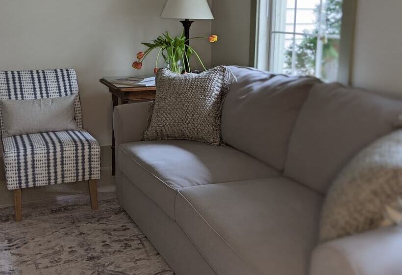 Пансион Luckystone Inn