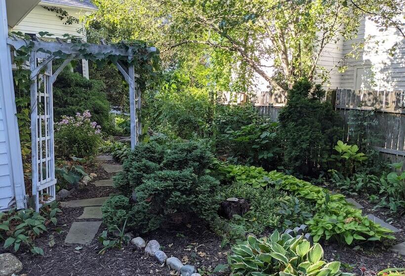 Пансион Luckystone Inn