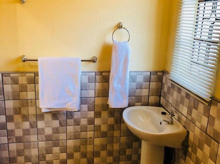 פנסיון Maite Villa Lodge