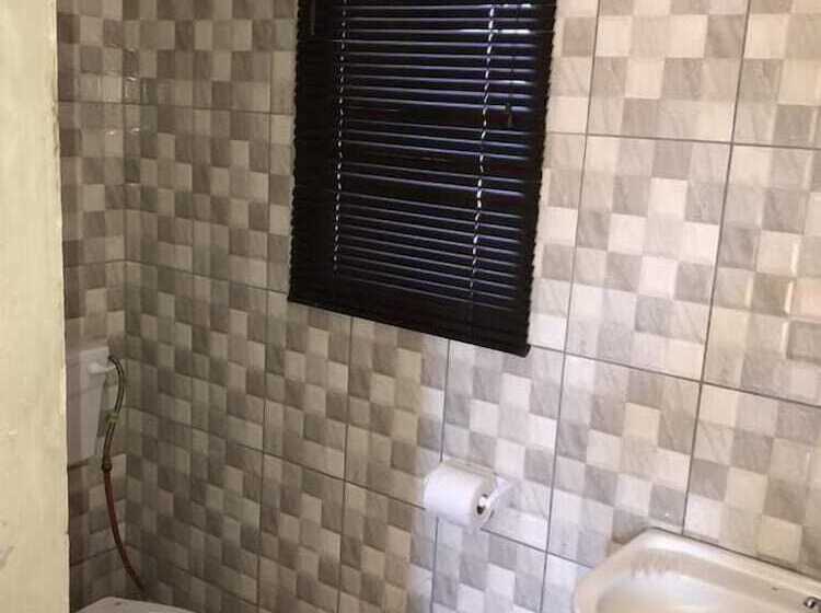 פנסיון Maite Villa Lodge