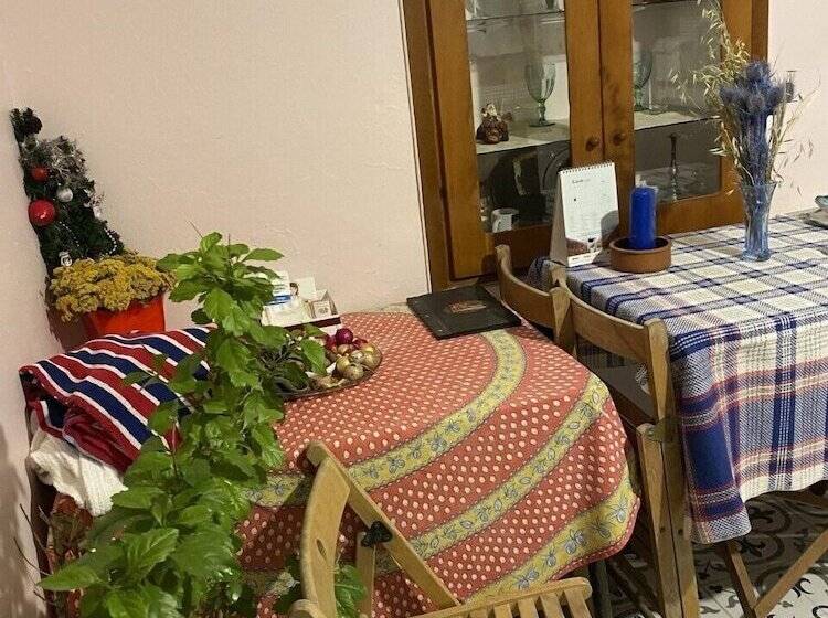 پانسیون Mavi Ladin Konukevi