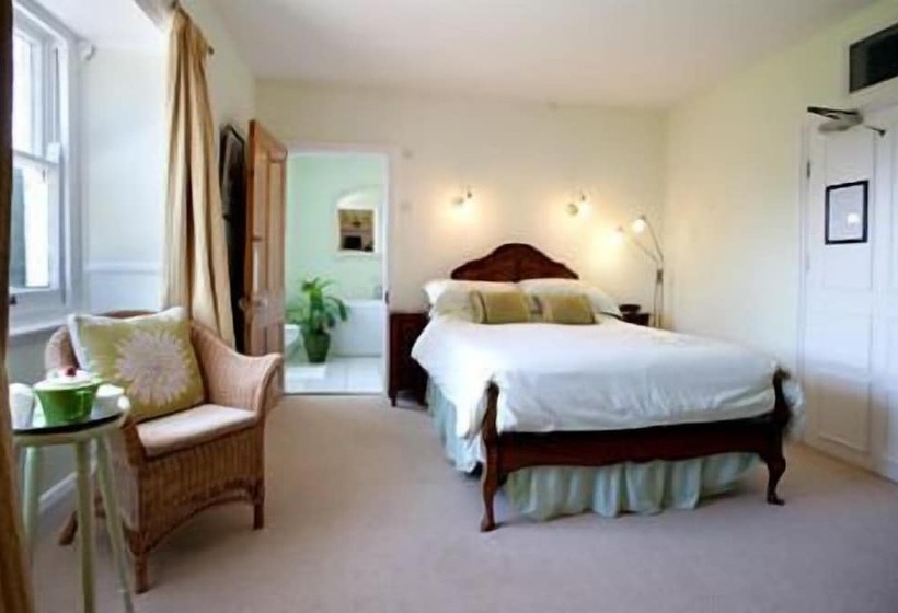 פנסיון Molesworth Manor