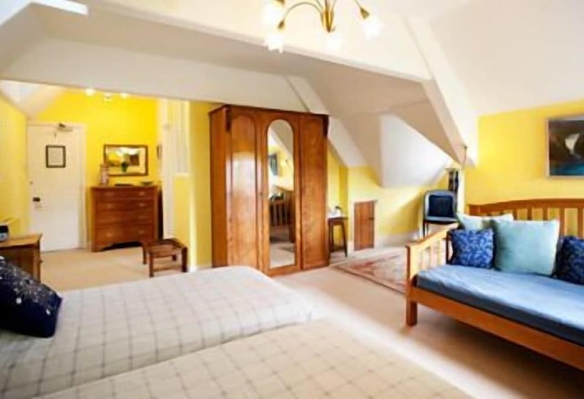 פנסיון Molesworth Manor