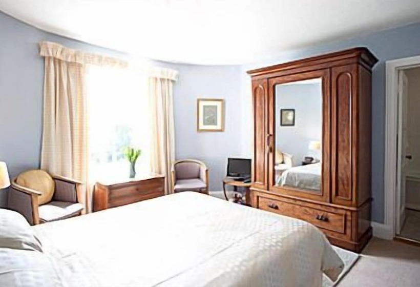 פנסיון Molesworth Manor