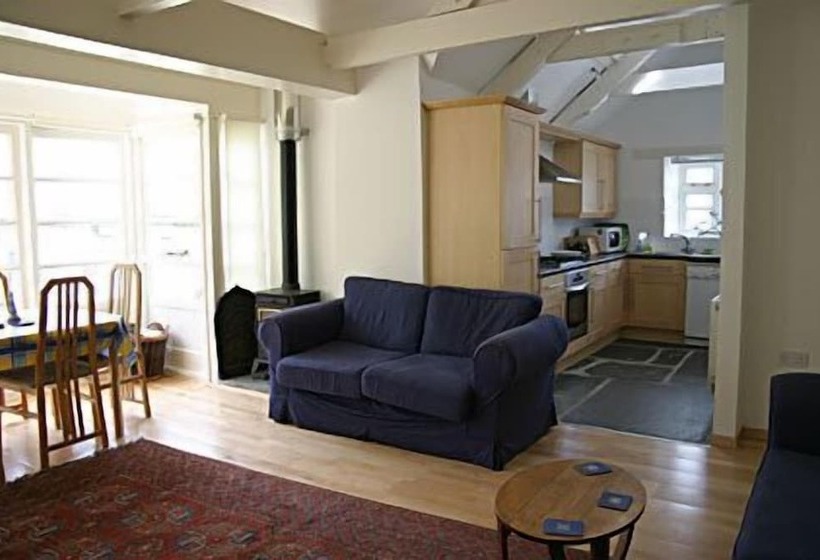 פנסיון Molesworth Manor