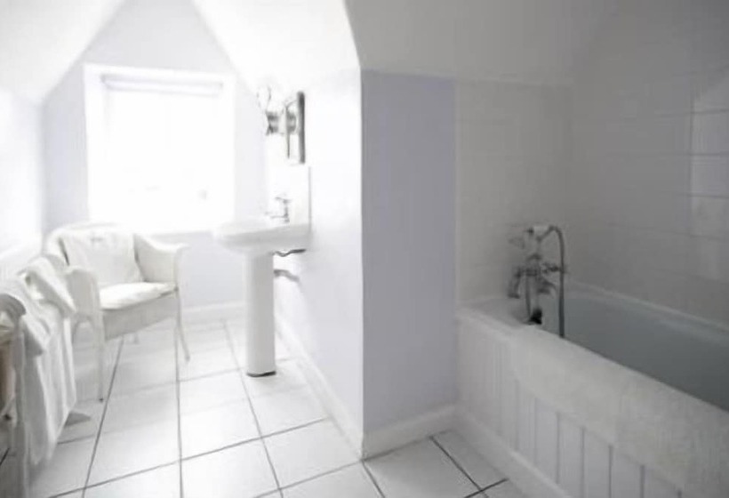 פנסיון Molesworth Manor