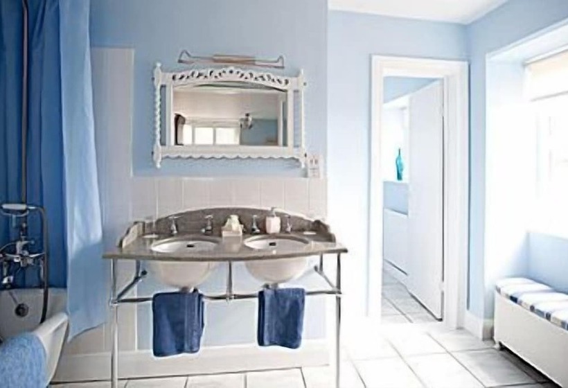 פנסיון Molesworth Manor