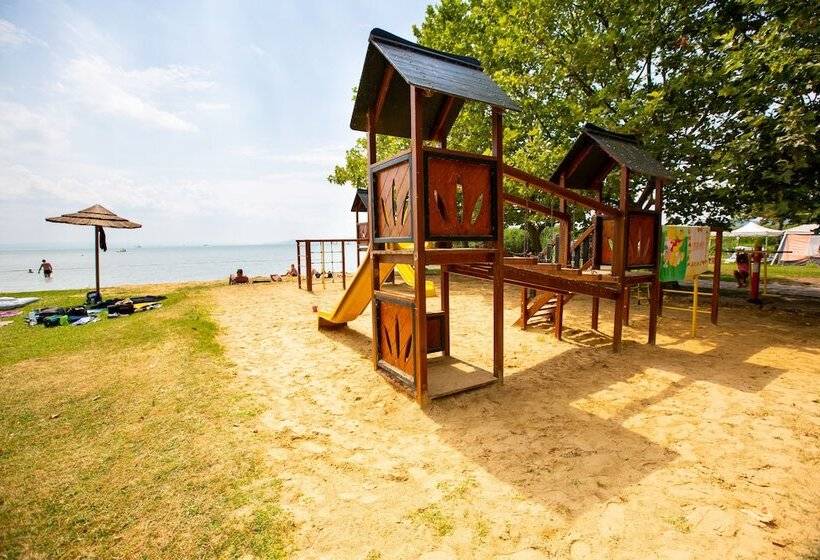渡假胜地  Pelso Camping