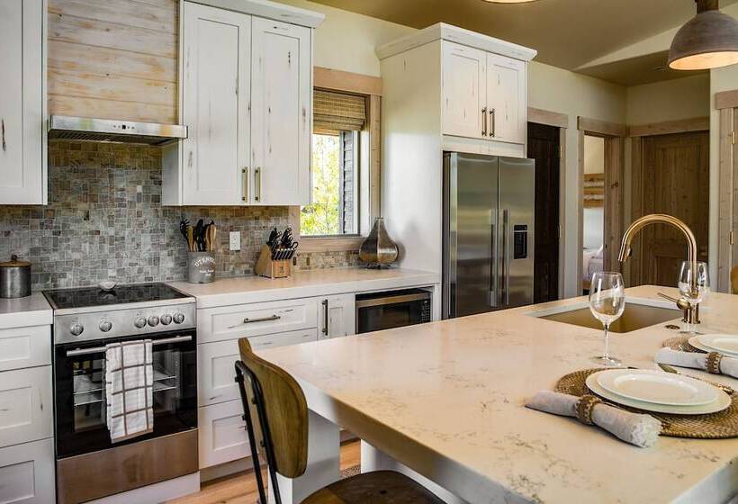 منتجع Wilderness Club