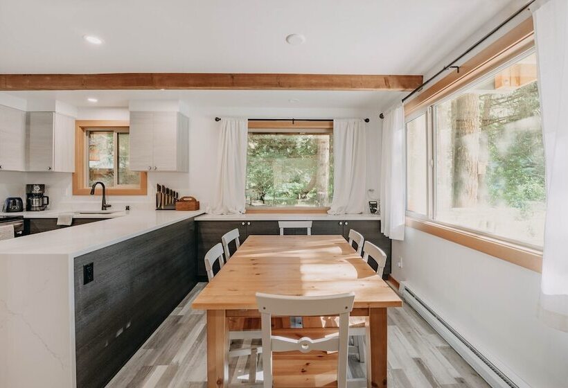 Snowline Cabin #48   A Classic Family Cabin With An Outdoor Hot Tub!