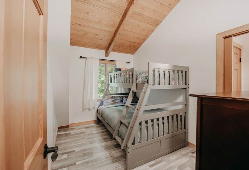 Snowline Cabin #48   A Classic Family Cabin With An Outdoor Hot Tub!