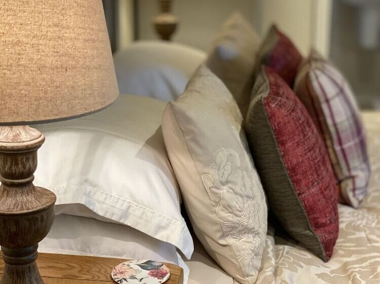 The Moon Inn At Stoney Middleton