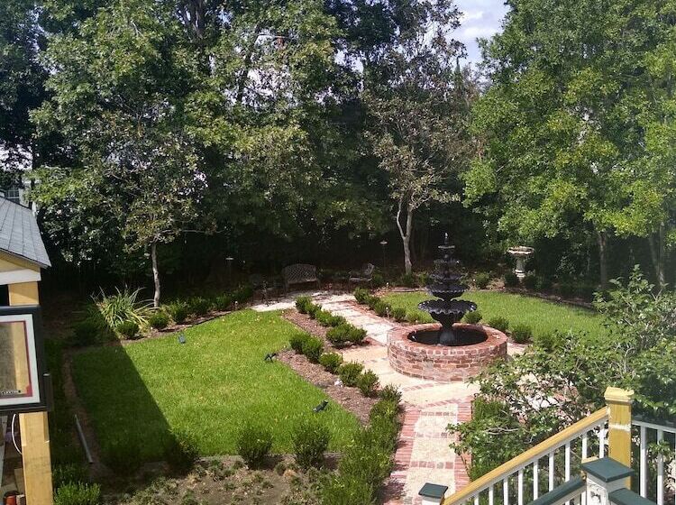 The Pillars In Natchez B&b