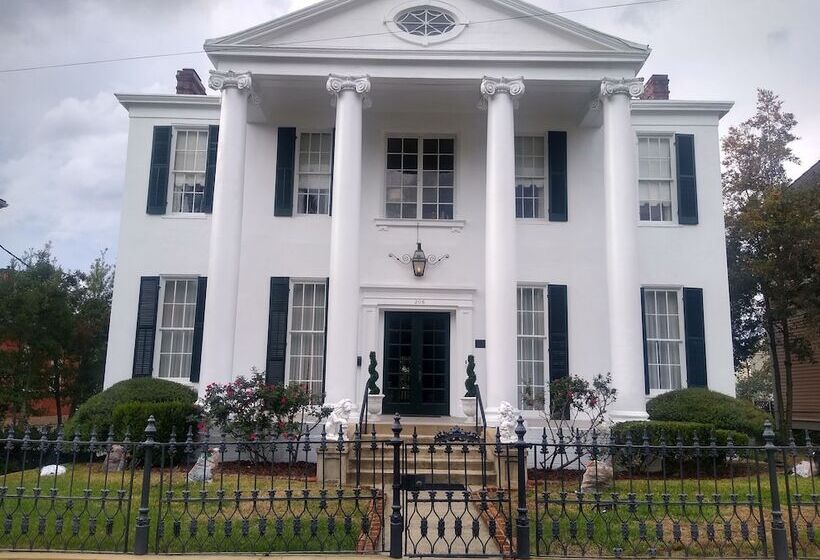 The Pillars In Natchez B&b
