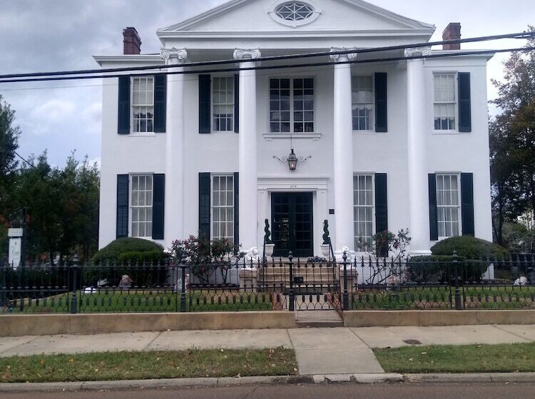 The Pillars In Natchez B&b
