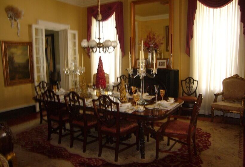 The Pillars In Natchez B&b