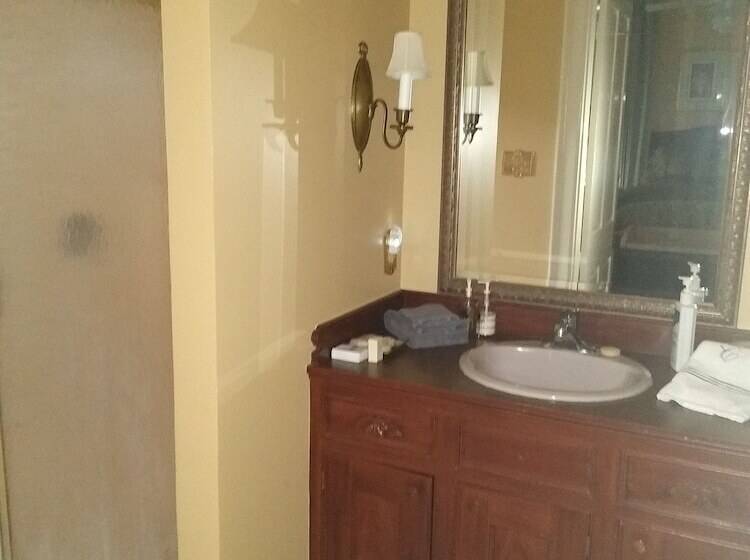 The Pillars In Natchez B&b