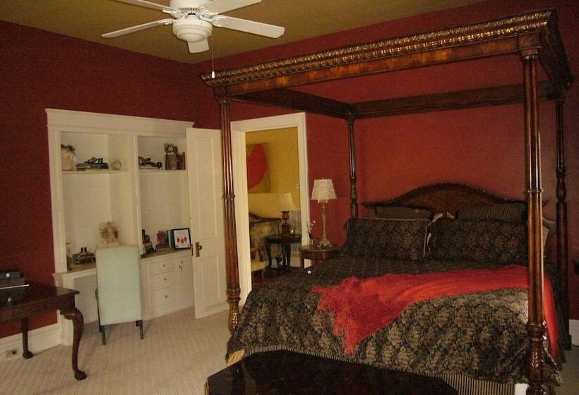 The Pillars In Natchez B&b