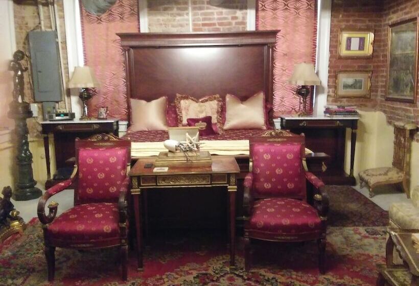 The Pillars In Natchez B&b