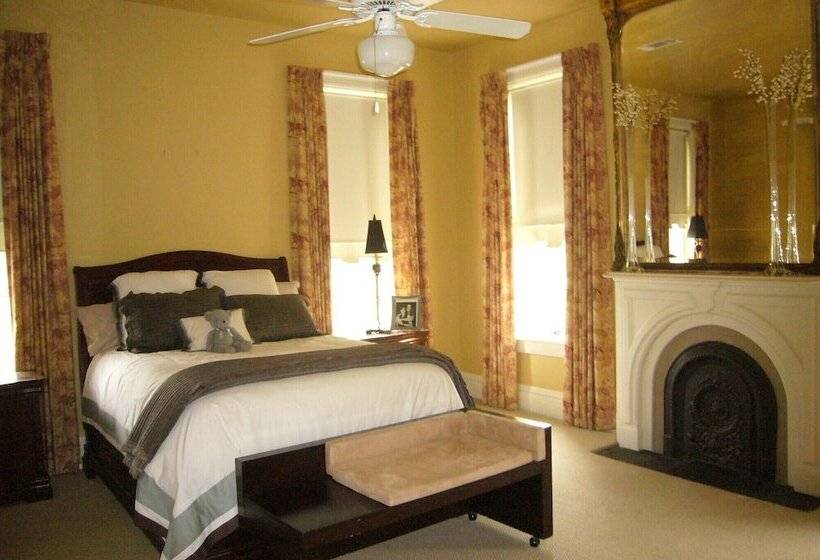 The Pillars In Natchez B&b