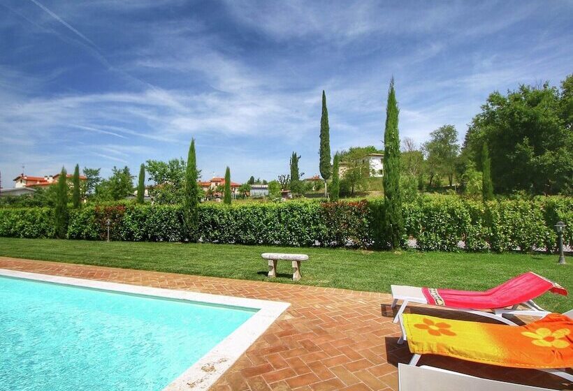 Tuscan Style Apartment With View Of The Hills