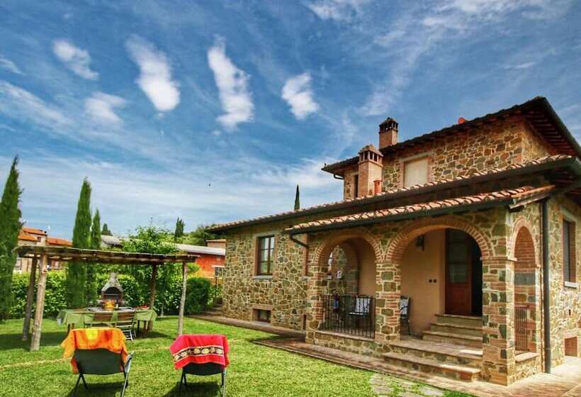 Tuscan Style Apartment With View Of The Hills