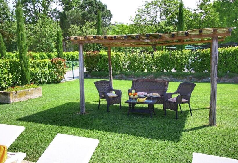 Tuscan Style Apartment With View Of The Hills