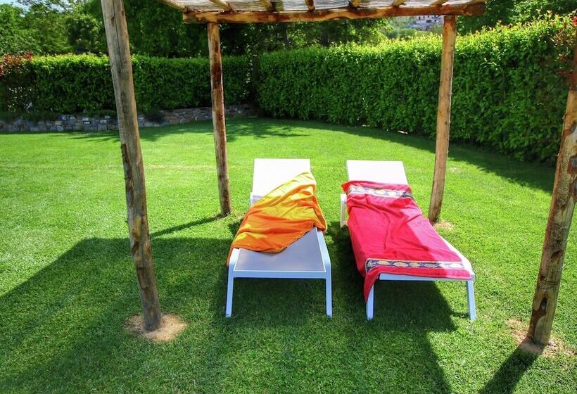 Tuscan Style Apartment With View Of The Hills