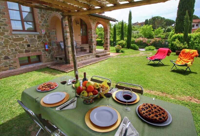 Tuscan Style Apartment With View Of The Hills