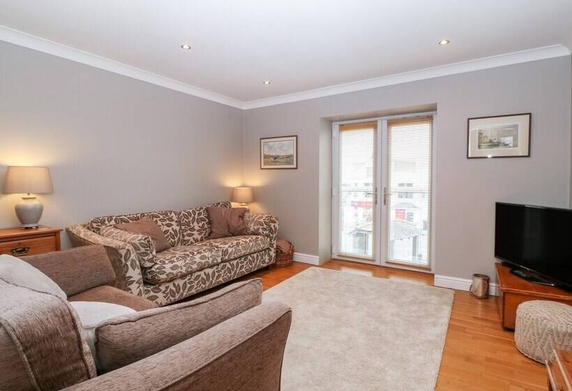 10 Pen Llanw Tides Reach