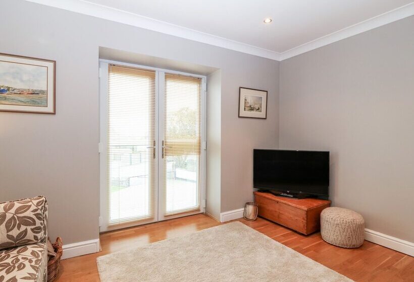 10 Pen Llanw Tides Reach