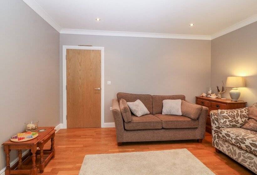 10 Pen Llanw Tides Reach