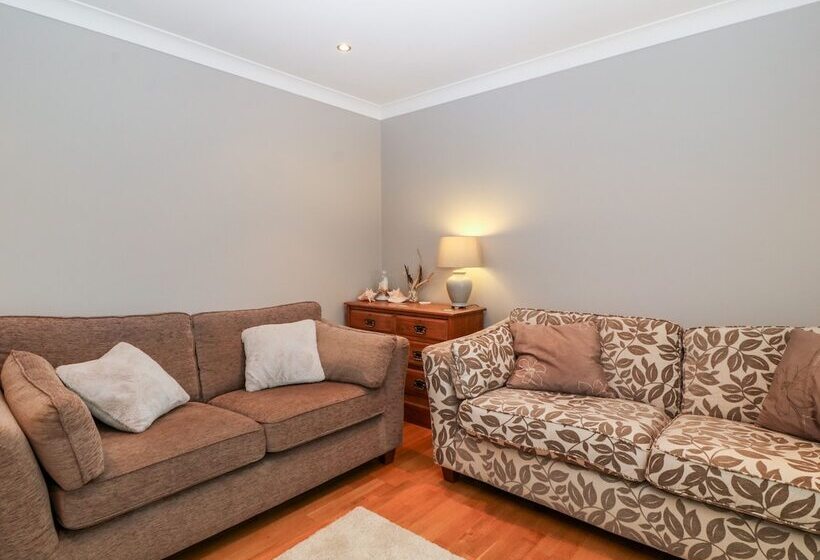 10 Pen Llanw Tides Reach