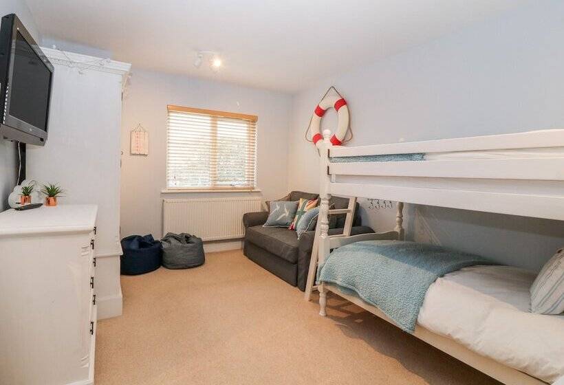 10 Pen Llanw Tides Reach