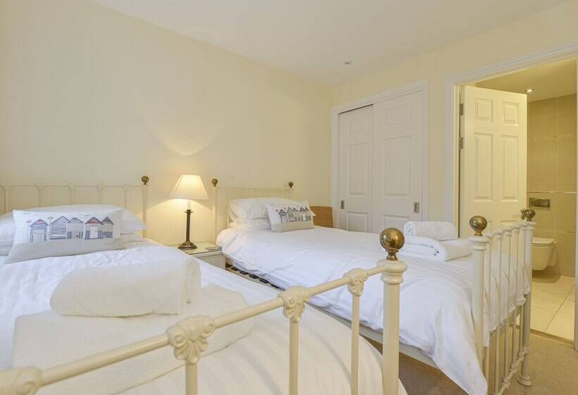 12 Burgh Island Causeway