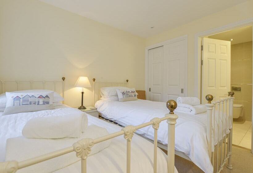 12 Burgh Island Causeway