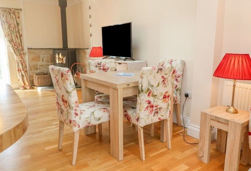 2 Riverside Cottages