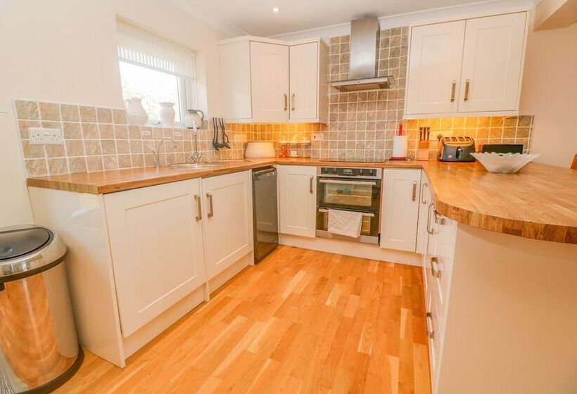 2 Riverside Cottages