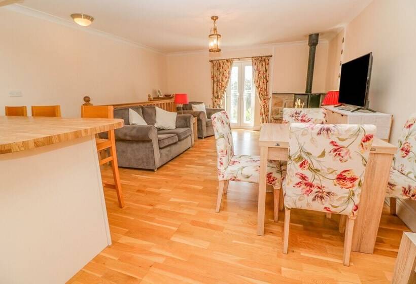 2 Riverside Cottages