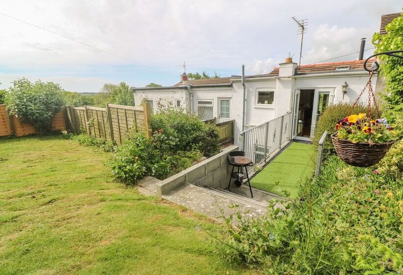 2 Riverside Cottages