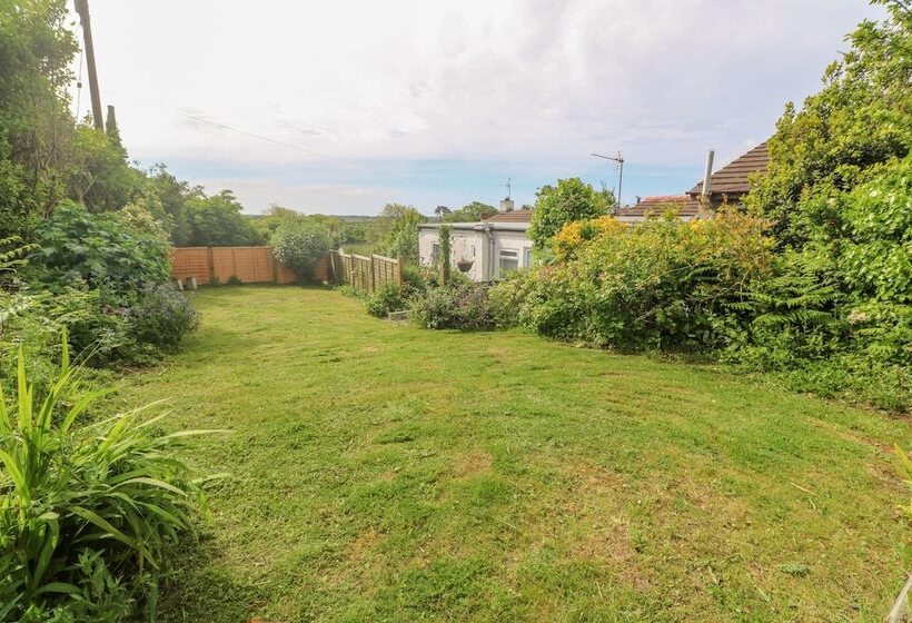 2 Riverside Cottages