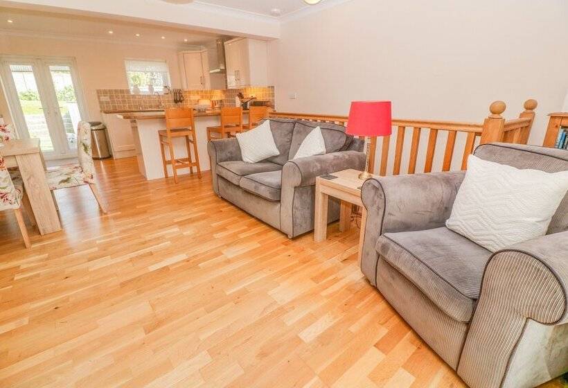 2 Riverside Cottages