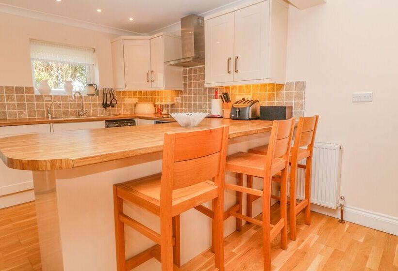 2 Riverside Cottages