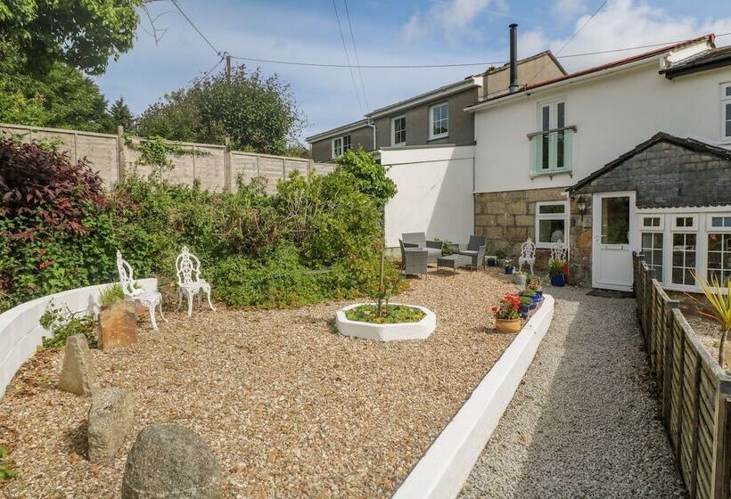 2 Riverside Cottages