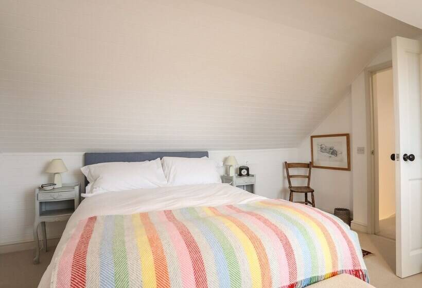 Angorfa Trearddur Bay