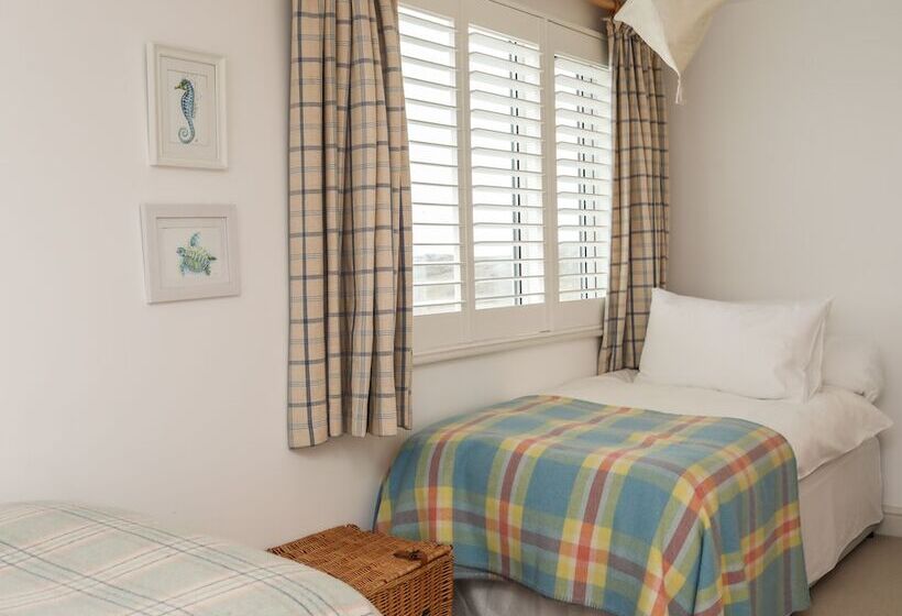 Angorfa Trearddur Bay